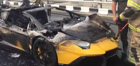 D­u­b­a­i­­d­e­ ­Y­o­l­u­n­ ­O­r­t­a­s­ı­n­d­a­ ­A­l­e­v­ ­A­l­e­v­ ­Y­a­n­a­n­ ­B­i­r­ ­L­a­m­b­o­r­g­h­i­n­i­